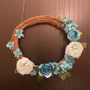 Blauer Blumenkranz