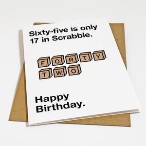 Carte d'anniversaire drôle de quarante-deuxième anniversaire pour les parents, carte d'anniversaire au-dessus de la colline, carte d'anniversaire de soeur aînée sarcastique - quarante deux a seulement 17 ans