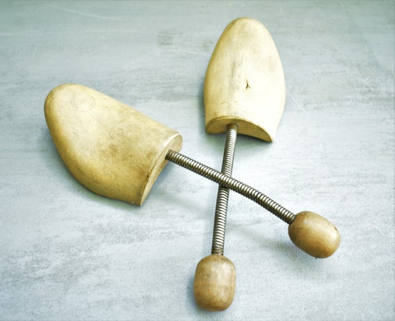 Shoe molds, rare models of wooden shoe molds. Wooden shoe molds with fender. Vintage shoe mold, pair of wooden shoe molds, wooden shoe molds