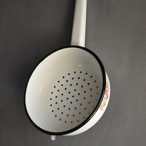 Vintage enamel colander with enamel handle, food colander, antique metal colander, Vintage enameled small strainer, retro white colander