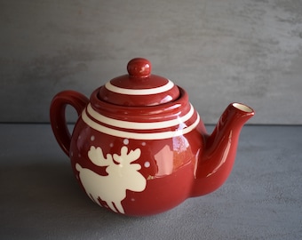 kettle, tea maker, tea kettle, teapot with a Christmas motif, vintage teapot, retro teapot, ceramic teapot, burgundy red teapot