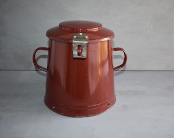 enameled bucket with lid, brown enameled bucket, buckets in which grease was once kept,  metal bucket, enameled bucket with lid and handles