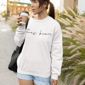 Sudadera Tres Bien, Sudadera con Palabras, Sudadera con Dichos, Sudadera Minimalista, Sudadera Oversize, Sudadera para Mujer