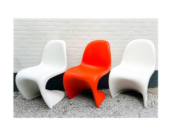 Iconic vintage 'Panton Chair' - available in orange and white - design by Verner Panton - 60s - Vitra - Original