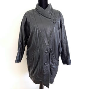 Vintage Black Leather Coat with Textured Collar | Relaxed Cocoon Style, 1980s