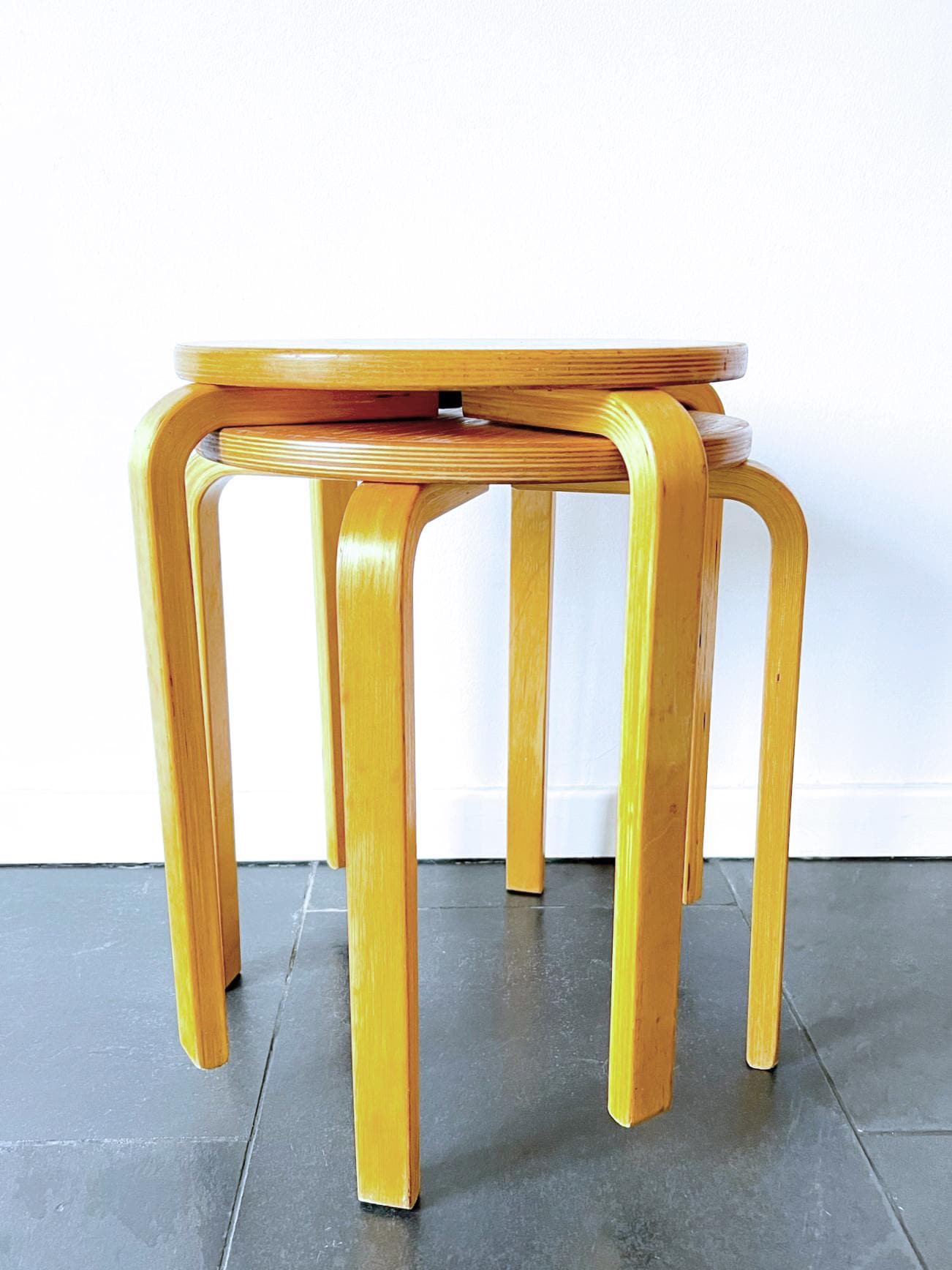 ヴィンテージ '99 IKEA「フロスタ」スツール - レギュラーサイズと子供