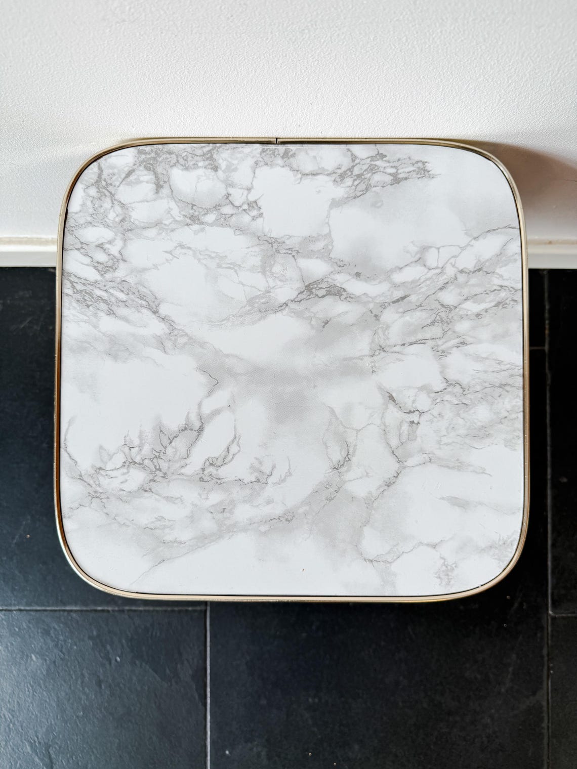 Vintage plant table made of wood / formica - Mid Century - side table - Marble look, foto 4 di 5