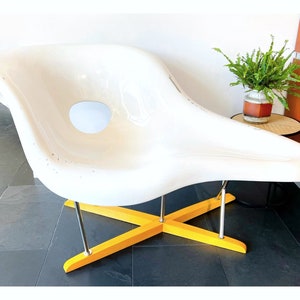 Eames la chaise replica hotsell