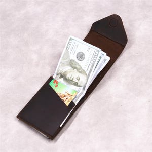 Slim Cash Wallet for Men - Minimalist Card Hoder - Flap Magnetic Closure - Full Grain Leather - Front Pocket Wallet