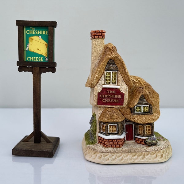 The Cheshire Cheese Miniature Cottage by David Winter