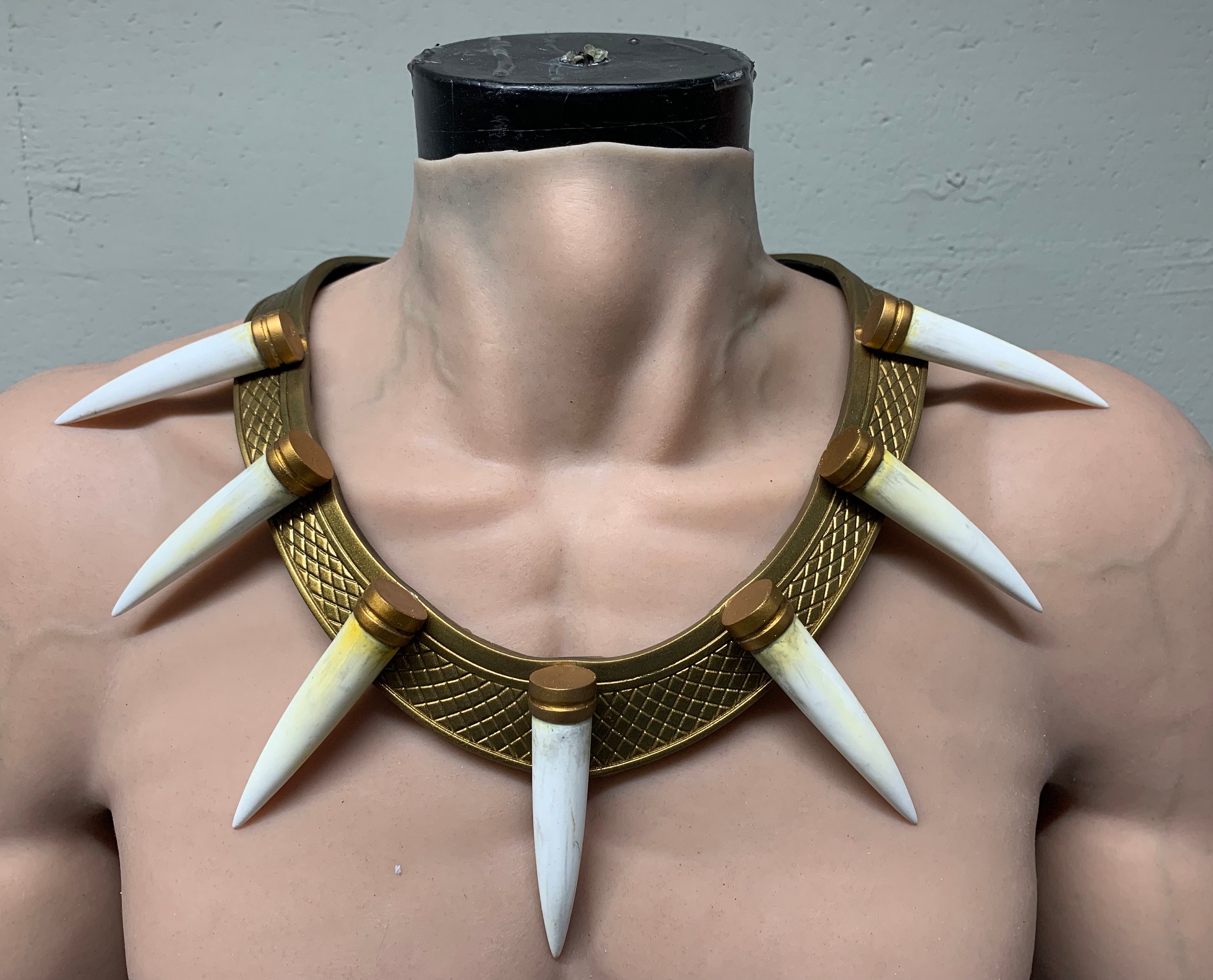 Black panther gold chain deals