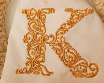 Fuente de monograma elegante (letra 'K'), bordado de máquina, fuente de servilleta de boda, regalo de vacaciones personalizado