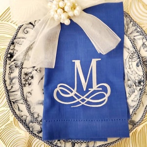 Máquina de Navidad Bordado Letra M, Elegante Monograma Font M, Carta de Lino de Diseño de Boda, Archivo de Diseño de Fuente de Bordado