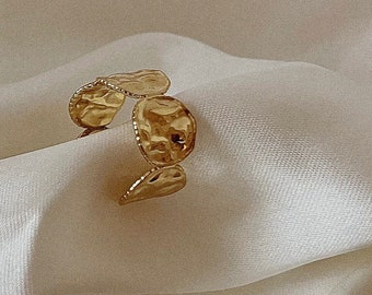 Anillo ARMANDE • acero quirúrgico dentado y martillado y anillo hipoalergénico dorado resistente al agua, joyas para ofrecer a ella