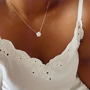 Collier FIJI Collier fleur de tiaré fleur nacre acier inoxydable doré chirurgical hypoallergénique résistant à l'eau bijoux à offrir image 1