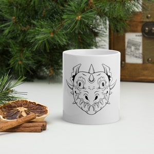 Weiße, glänzende Tasse