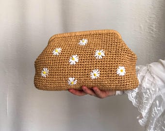 Daisy Raffia Clutch Bag, Hand Embroidered Summer Purse, Crochet Dumpling Bag, Summer Wedding Guest Bag, Elegance Evening Handbag