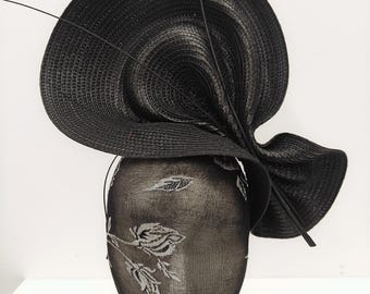 Große schwarze Strauß Feder Fascinator Hut auf Stirnband Ascot Hochzeit Stroh Hut Fascinator