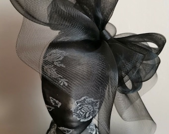 Schwarzer Crin Fascinator Hochzeit Hut auf Stirnband (kann in Clips oder Kamm wechseln)