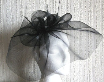 Schwarzer Crin Fascinator Hochzeit Hut auf Stirnband (kann in Clips oder Kamm wechseln)