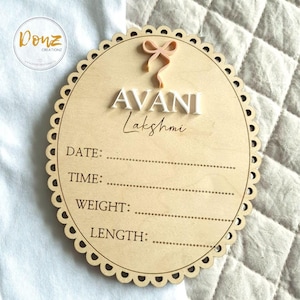 Aangepaste geboortesticker met naam en strik | Gepersonaliseerde babyaankondigingsbord | Kinderkamerinrichting | Cadeau kraamcadeau | Ziekenhuisonthulling | Vintage