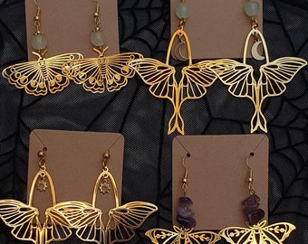 Mezcla hecha a mano de pendientes de mariposa dorados OOAK