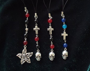 Encantos de teléfono góticos / Hecho a mano