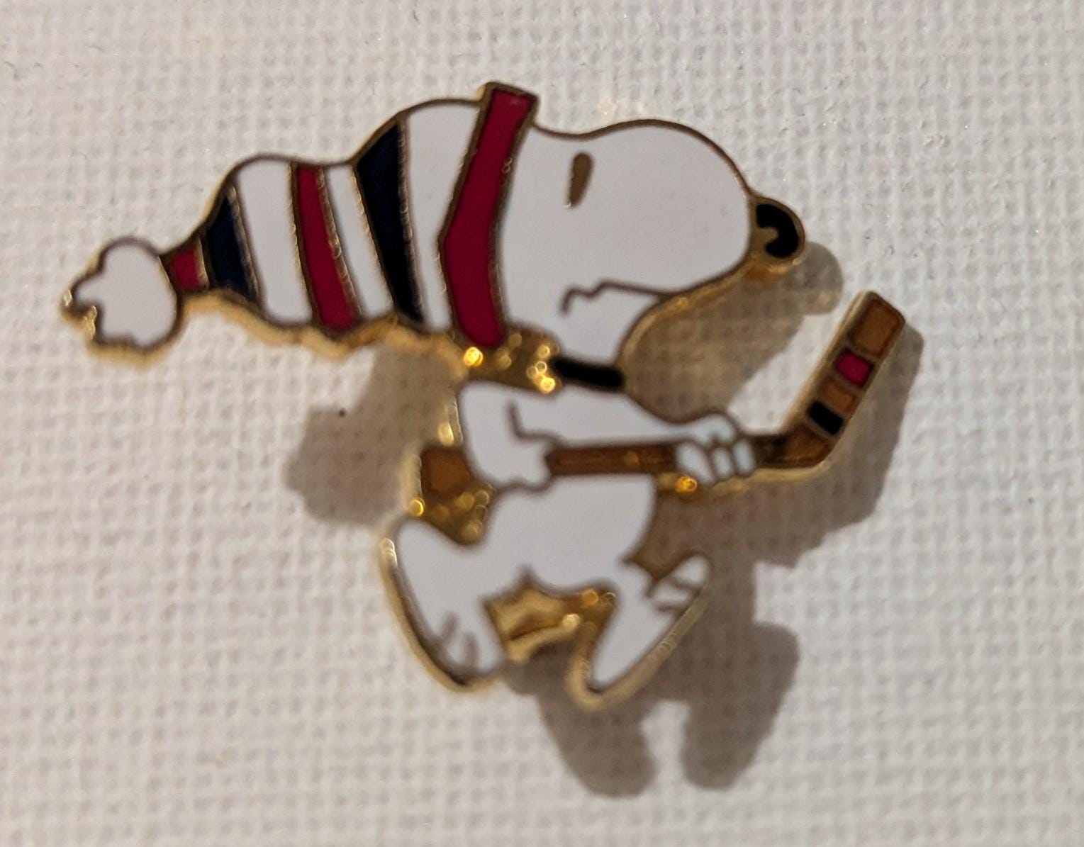 Aviva snoopy pin - Etsy 日本