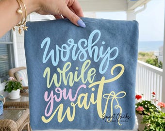 Worship While You Wait T-shirt | Faith Scripture Christian Tee