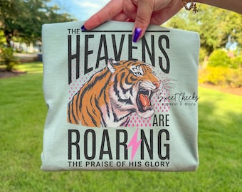 Camiseta "Los Cielos Rugen" de Comfort Colors®, camiseta con versículos bíblicos, camiseta religiosa, camiseta cristiana, camiseta de fe de los 80, ropa estética de los 90