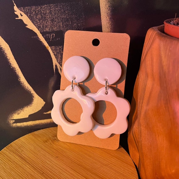 60s/70s Retro White Polymer Clay Flower Earrings