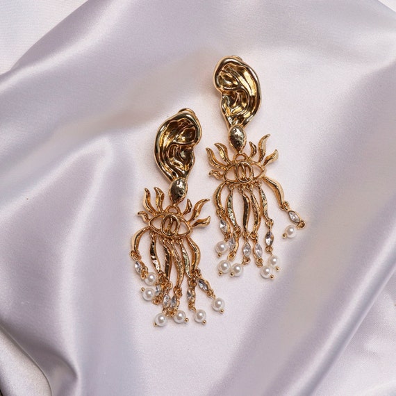 Vintage gold tone anatomy face earrings; Large ea… - image 3