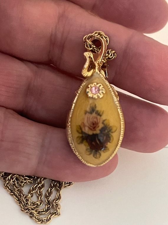 Joan Rivers Vintage Egg Necklace