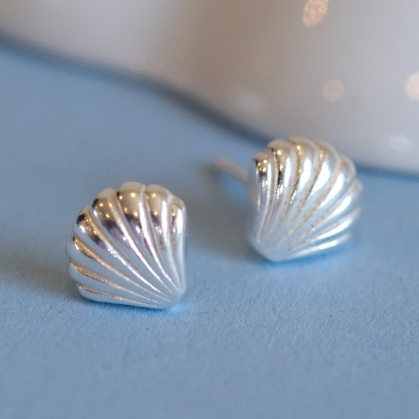 Scallop Shell Silver Earrings - Dainty 925 Sterling Silver Stud Friction Push Back Earrings, Fan Shell, Clam, Ocean Gift, Cute, Shiny