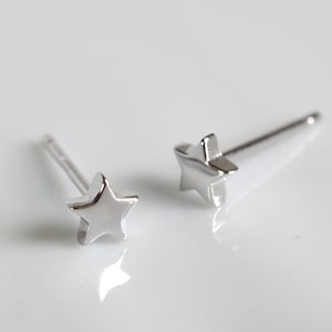 Boucles d'oreilles étoiles brillantes - Boucles d'oreilles délicates en argent sterling 925 à friction pour enfants filles femmes, boucles d'oreilles minimalistes en argent, cadeau