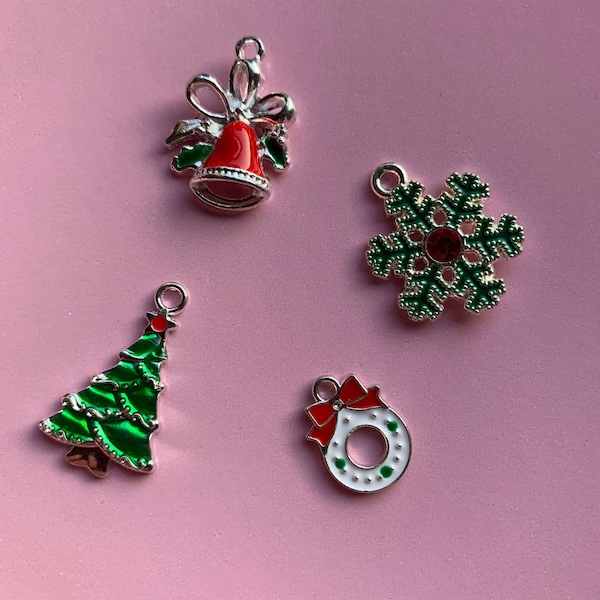 4 Jewellery Charms,  Metal Alloy  Silver Christmas Wreath,Christmas Tree,Snowflake,Bell Charm for DIY Ornament,Bracelet,Necklace Pendants