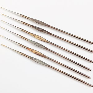 Fine Crochet Hook l Sizes from 0.45 mm to 1.75 mm l Gold Ends l Japan Tulip