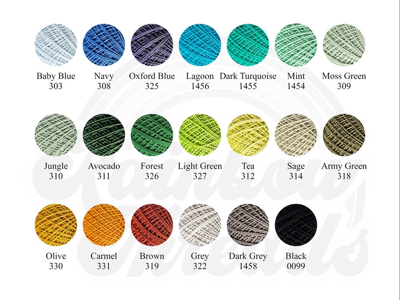 Puede incluir: Una carta de colores de ovillos de lana con n&uacute;meros y nombres correspondientes. Los colores incluyen azul beb&eacute;, azul marino, azul oxford, laguna, turquesa oscuro, menta, verde musgo, selva, aguacate, bosque, verde claro, t&eacute;, salvia, verde militar, oliva, caramelo, marr&oacute;n, gris, gris oscuro y negro.