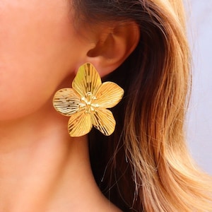 18k Floral Earrings, Flower jewelry, gifts for her, good luck, gold earrings, gold statement earrings, gold jewellery, statement jewellery