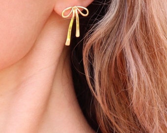 Golden Bow Earrings • Bow jewelry • coquette style • feminine style • everyday style • minimalist style • gifts for her