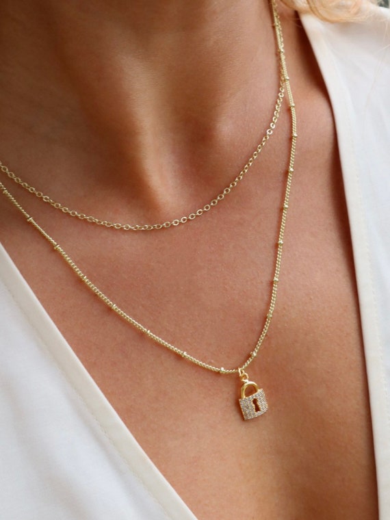 Set of necklace on sale chains