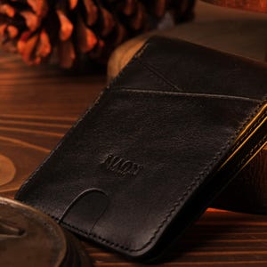 Regalo de larga distancia para él: billetera de cuero personalizada, tarjetero personalizado con grabado, regalo "Te extraño" y mensaje de amor en el interior.