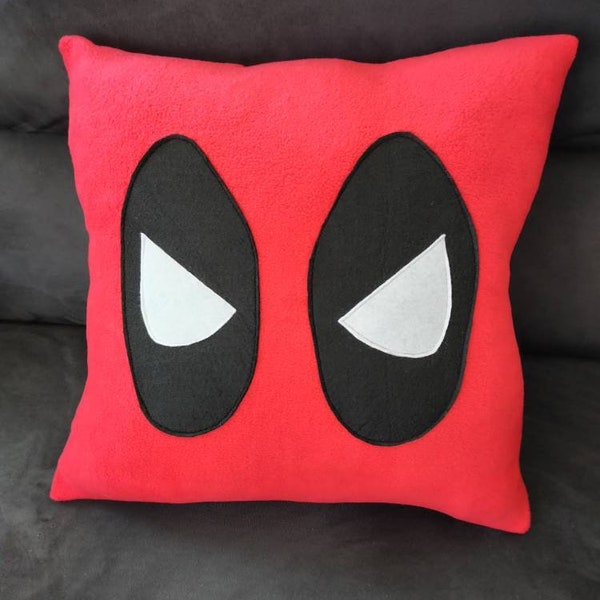 Coussin ou range pyjama inspiration super héros Marvel