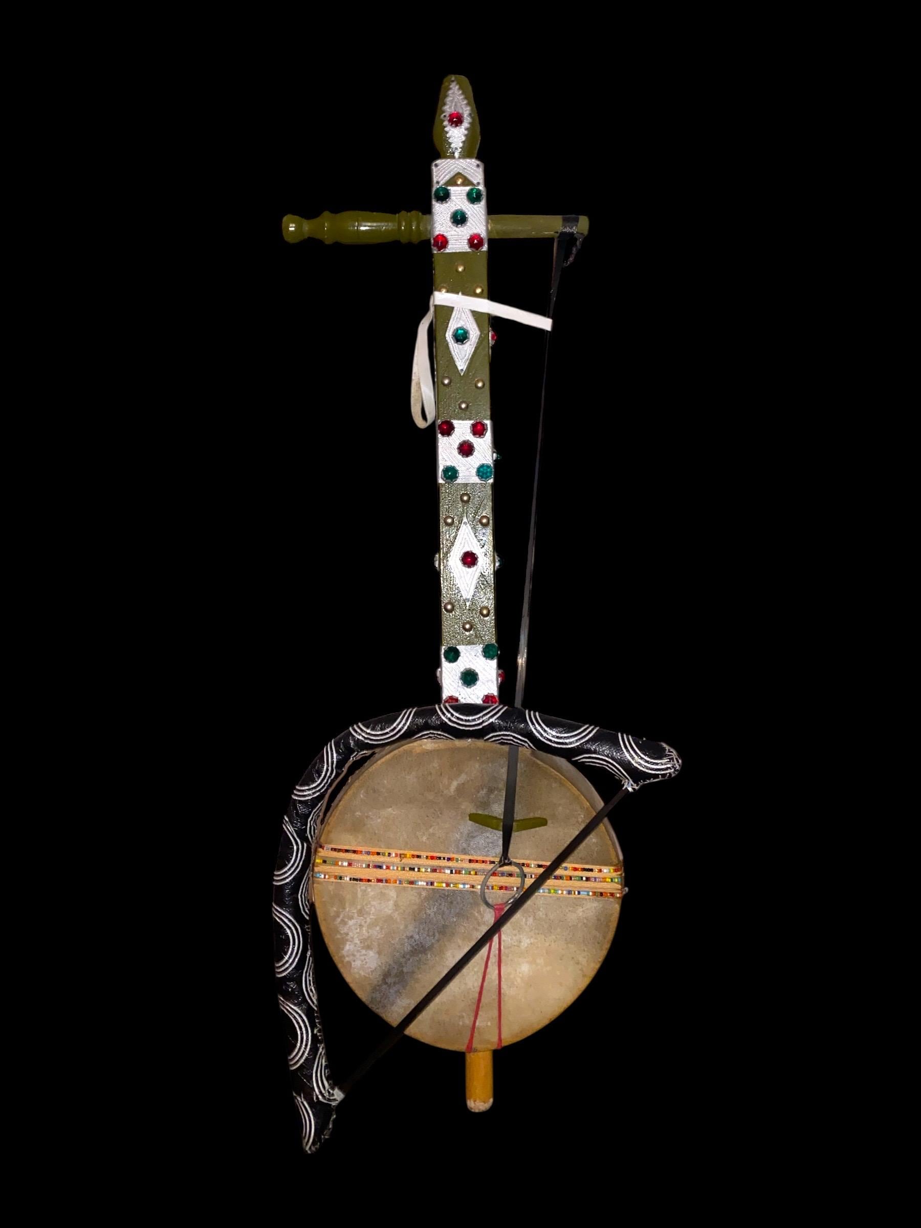 手作りのアマジグベルベルルバブ - リバブ 伝統的なモロッコの弦楽器