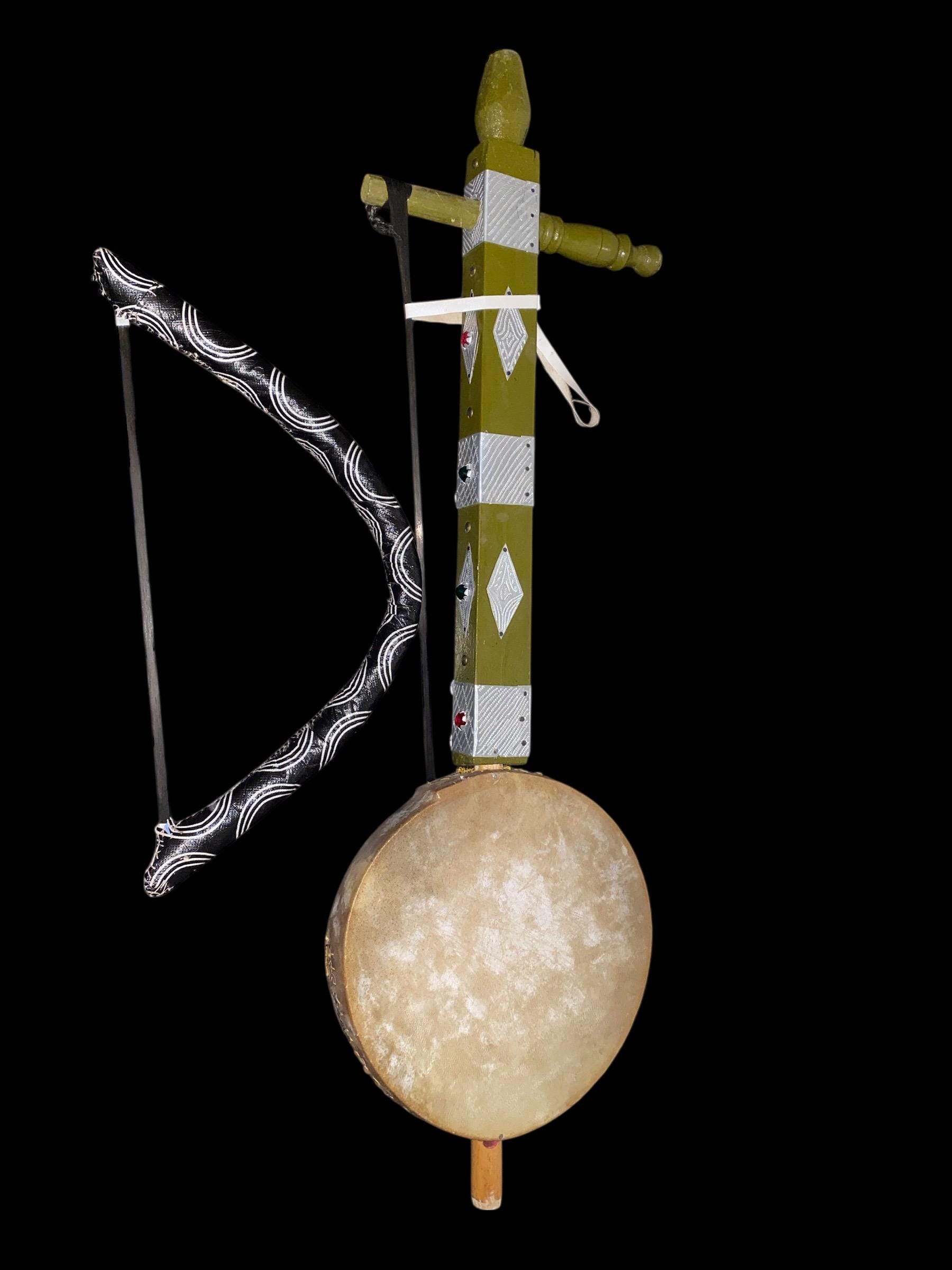 手作りのアマジグベルベルルバブ - リバブ 伝統的なモロッコの弦楽器