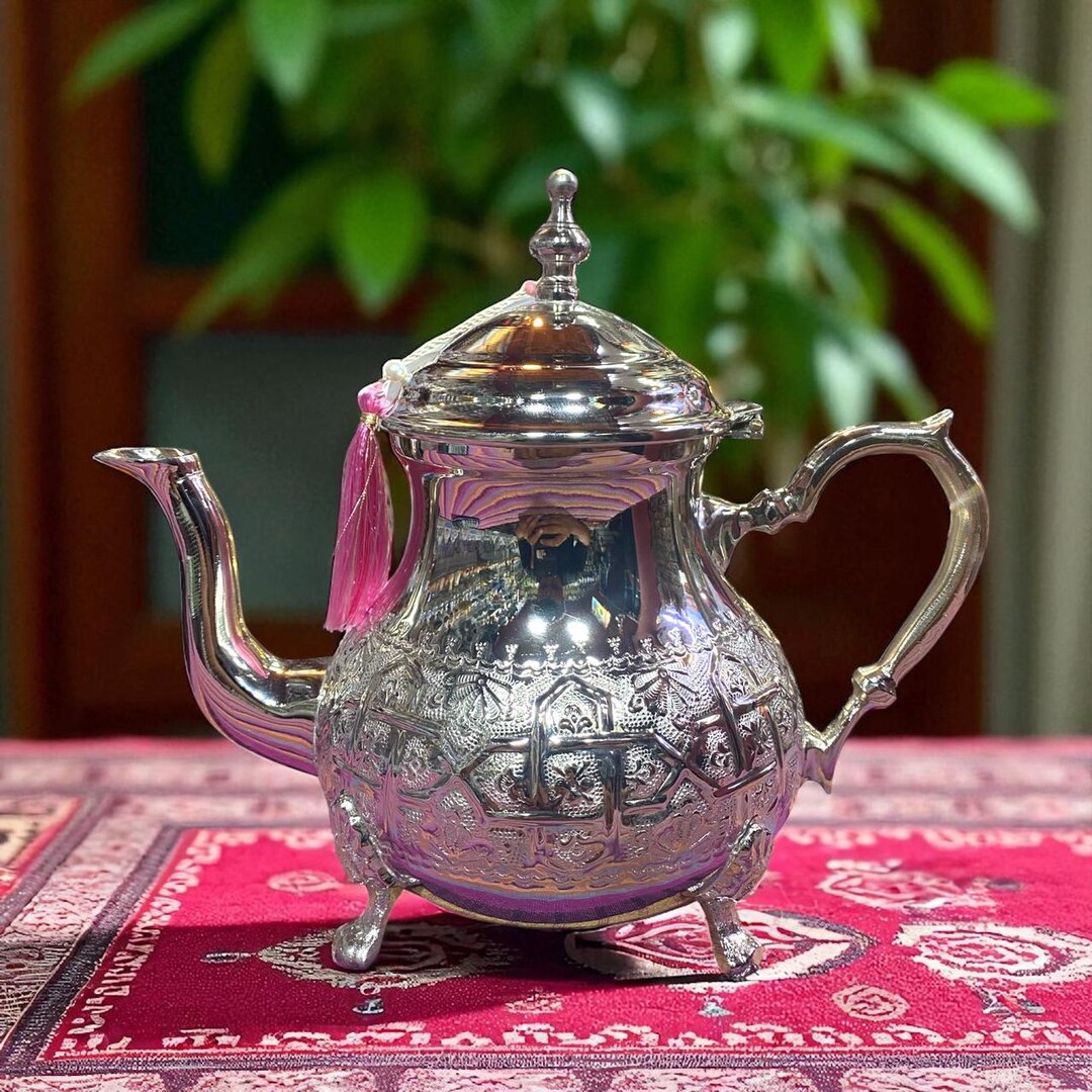 Théière Marocaine Ancienne ET - TAJ – Métal Argenté, Motif Géométrique, Bon état