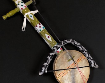 手作りのアマジグベルベルルバブ - リバブ 伝統的なモロッコの弦楽器