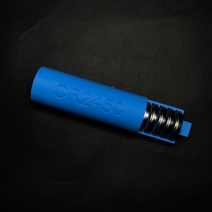 Dispensador de pilas CR2450 — Organizador de tubo magnético