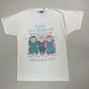 ヴィンテージ ファミリーはあなたを愛する友人のグループです かわいいテディベア ホワイト シングルステッチ T シャツ - L - 80 年代