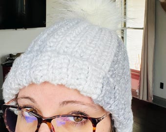 Plushy beanie with faux fur Pom Pom